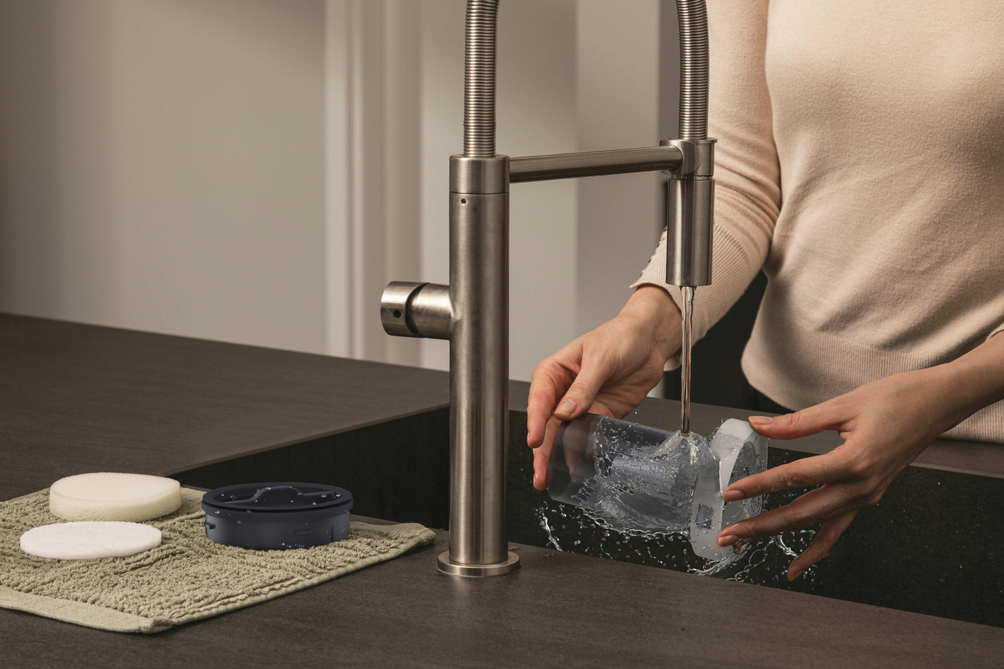 Hoover HFG10H 011 Aspirapolvere elettrica Batteria Secco HEPA Senza sacchetto 0,55 L 200 W Blu, Grigio 2,6 Ah