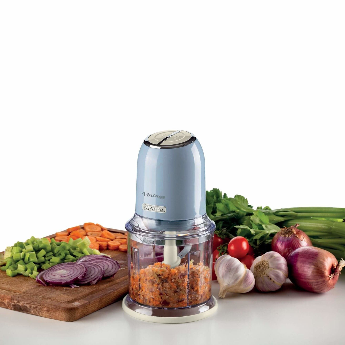 Ariete 438, Tritatutto Vintage, Chopper e Tritaghiaccio, 2 velocità, 4 lame in Acciaio Inox, Tazza graduata 600 ml, 400 W, BeigeTritatutto a 2 velocità , 2 pulsanti e 4 lame in Acciaio Inox. Tritaverdure e Tritaghiaccio. Tazza graduata da 600ml.