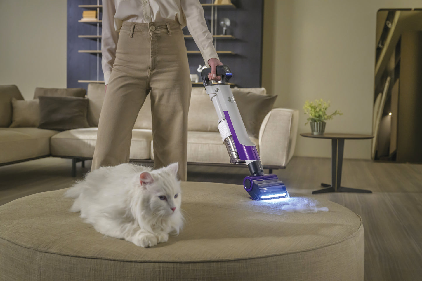 Hoover HF202P 011 Aspirapolvere a bastone 2 in 1 Batteria Secco EPA Senza sacchetto 165 W Viola