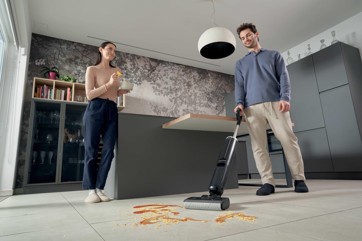 Hoover HW300 011 Aspirapolvere a bastone 2 in 1 Batteria Secco e bagnato HEPA Senza sacchetto 0,5 L 220 W Nero, Argento