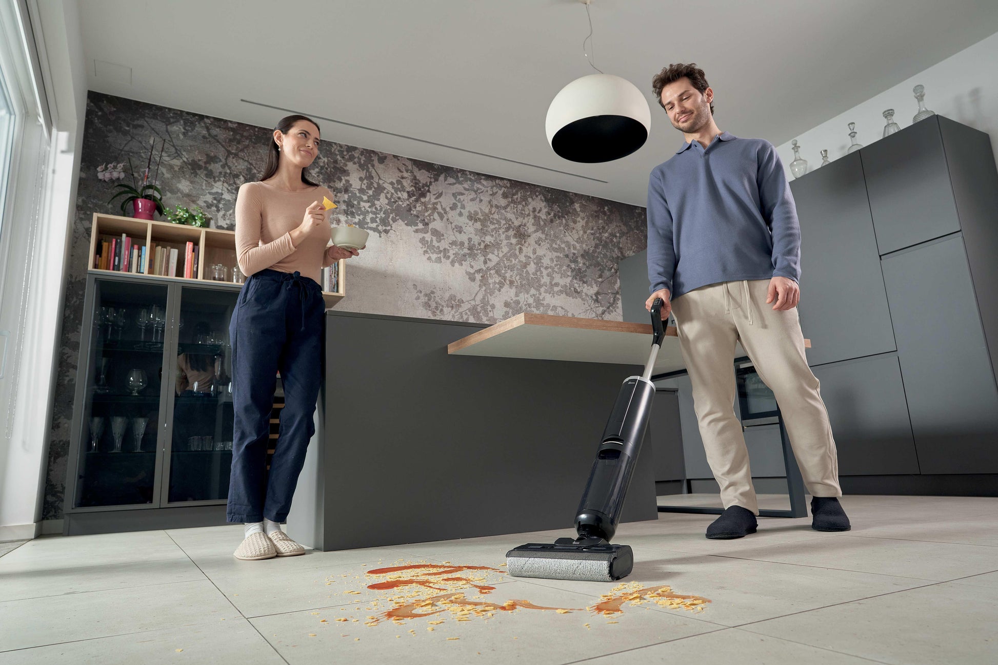 Hoover HW300 011 Aspirapolvere a bastone 2 in 1 Batteria Secco e bagnato HEPA Senza sacchetto 0,5 L 220 W Nero, Argento