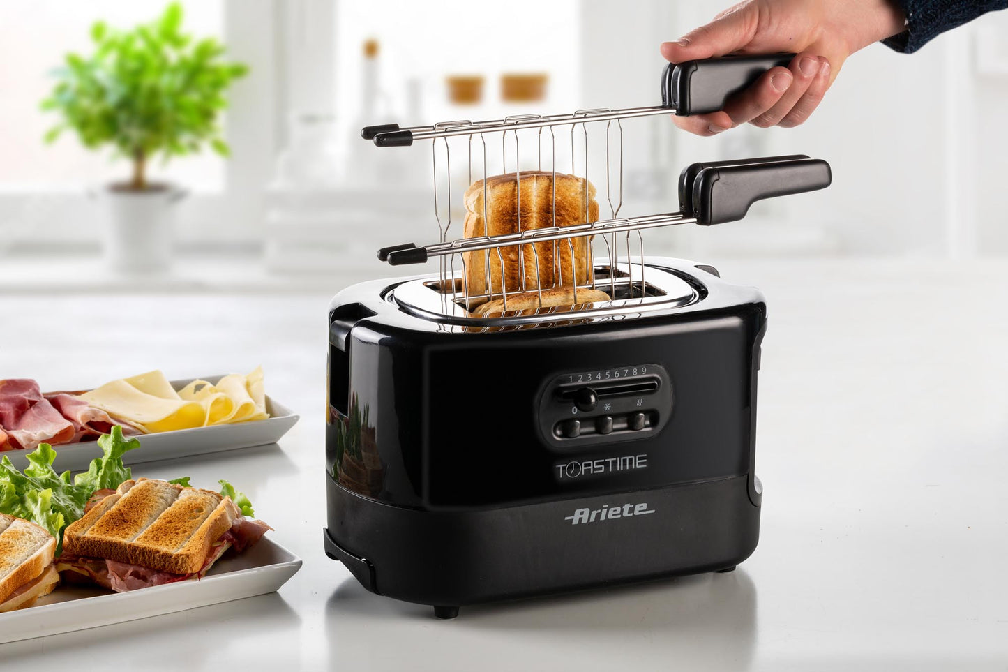 Ariete 159 Toastime - Tostapane con Pinze per 2 fette di pane - 9 Gradi di Doratura - 700 Watt - Nero